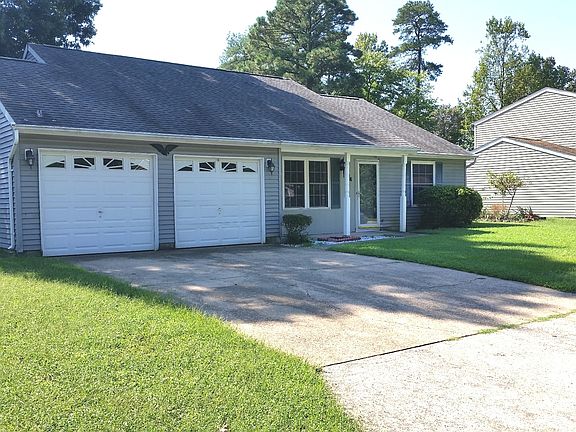 3rd image of 944 Chatsworth Dr