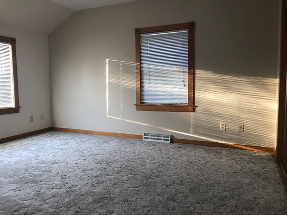 3rd image of 125 W Kent St