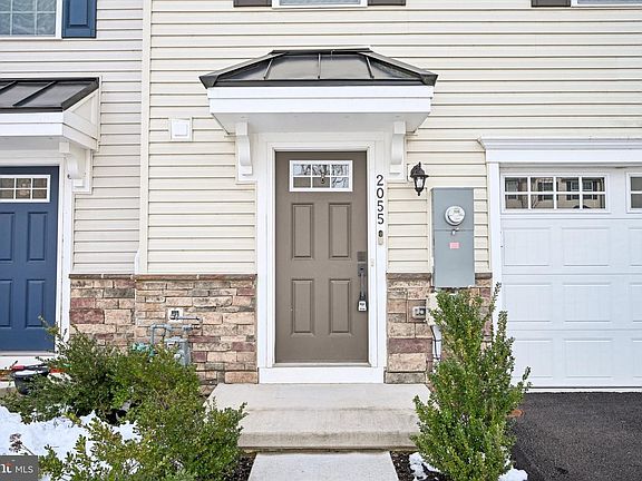 2nd image of 2055 Rivers Dr