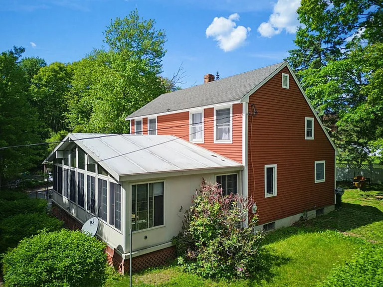 21 Dogwood Dr — Photo 2