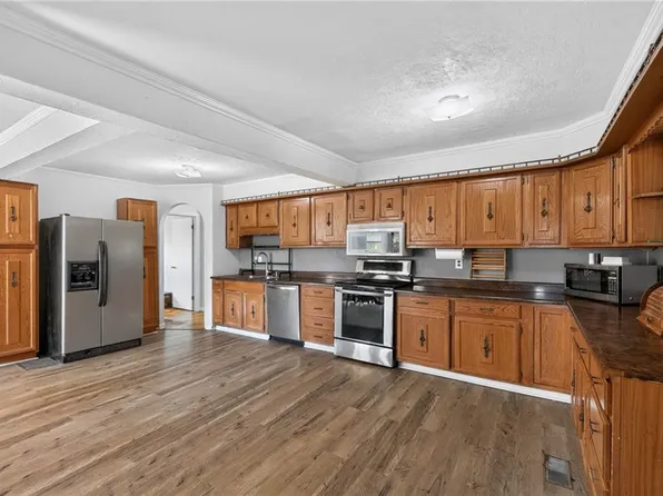 1008 N 14th St, Leavenworth, KS 66048
