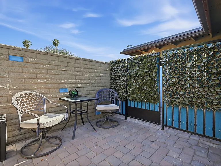 1266 E Alameda Dr — Photo 5