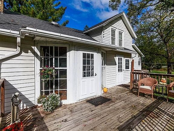 Large Deck to Main Entryway