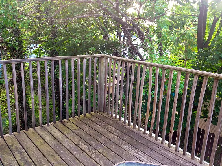 Deck to Backyard