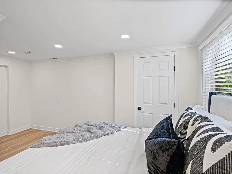 7615 Terrace St — Photo 16