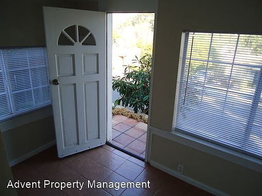 2nd image of 3140 Menlo Ave