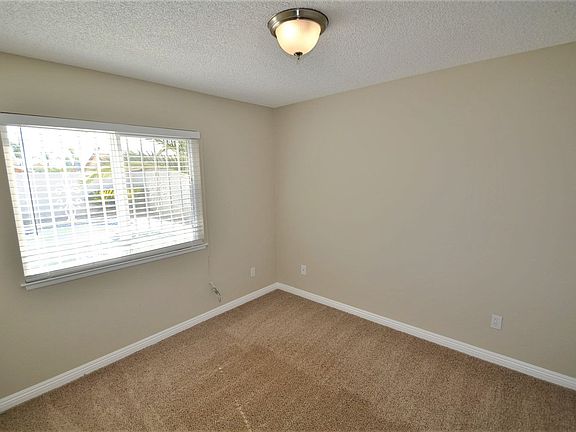 5th image of 554 E Boxwood Ct