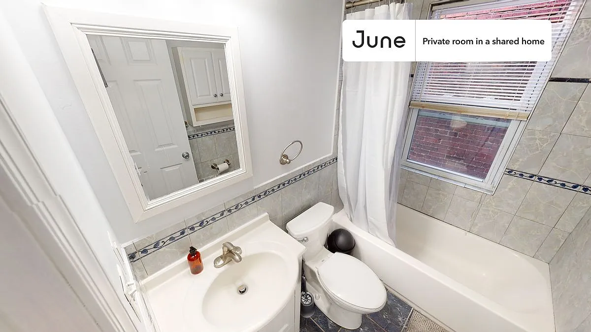Full bedroom in 3 bed/2.5 bath home in Trinidad #1567 A — Photo 4