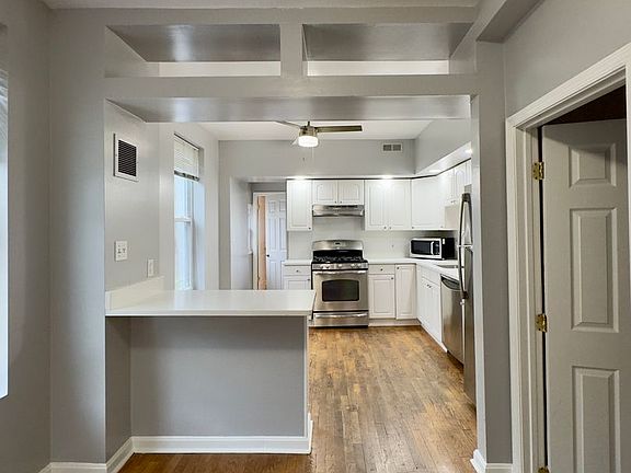 4th image of 104 E Clement St