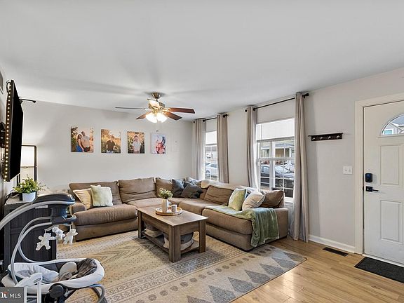 5th image of 110 Holton St