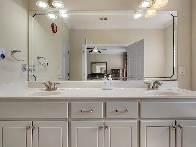 7056 Sawley Ln — Photo 12