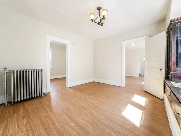 3402 Roehl Ave — Photo 5