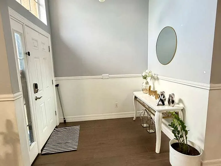 2118 Congress Ln — Photo 2