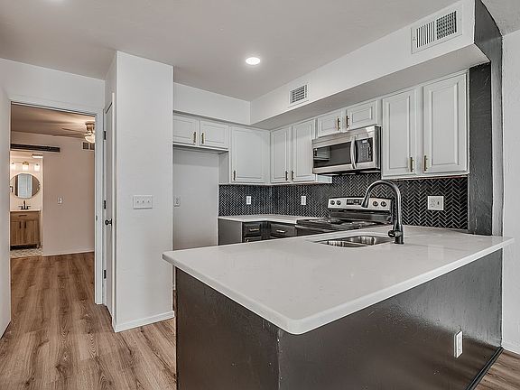 4th image of 11530 N May Ave #D207