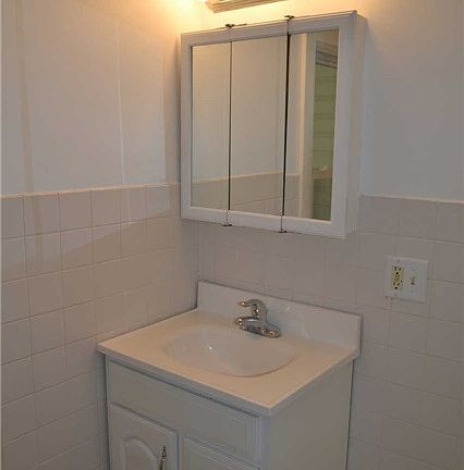 4th image of 426 Lake Ave APT A