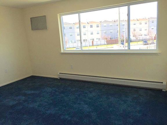 2nd image of 102 Soundview Ave #2