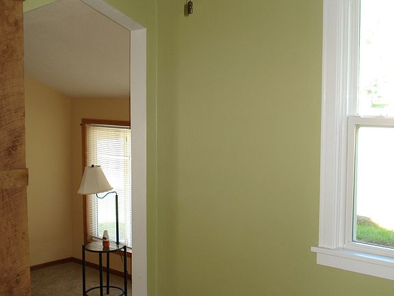 5th image of 427 1st Ave NE