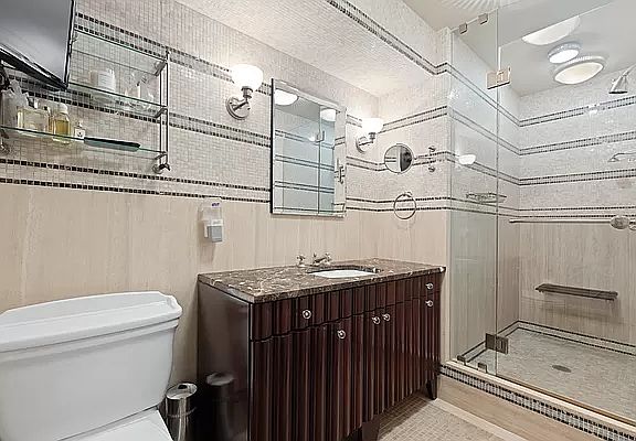 5th image of 340 E 64th St APT 33A