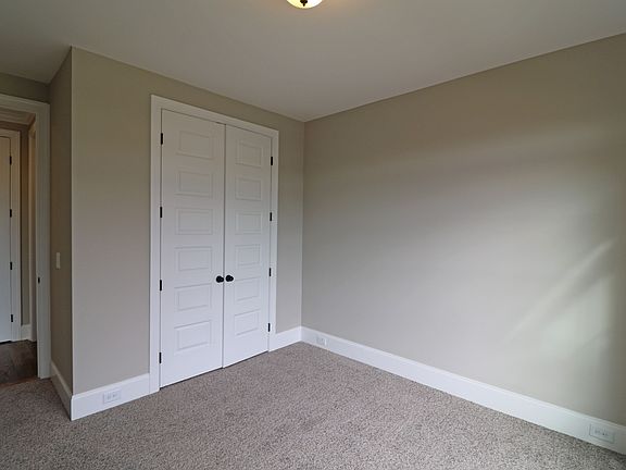 4th image of 121 Shady Hollow Dr