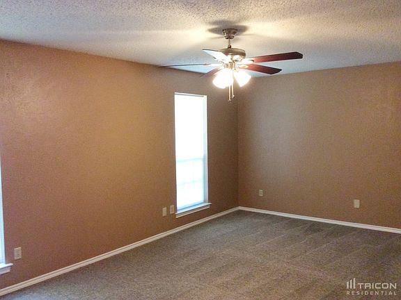 4th image of 806 Bordner Dr
