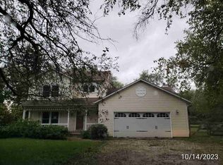 2011 Greenwood Rd, Woodstock, IL 60098