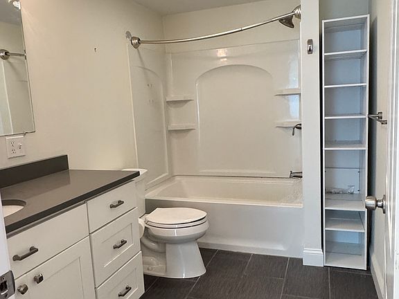 4th image of 5 Pleasant St Unit B