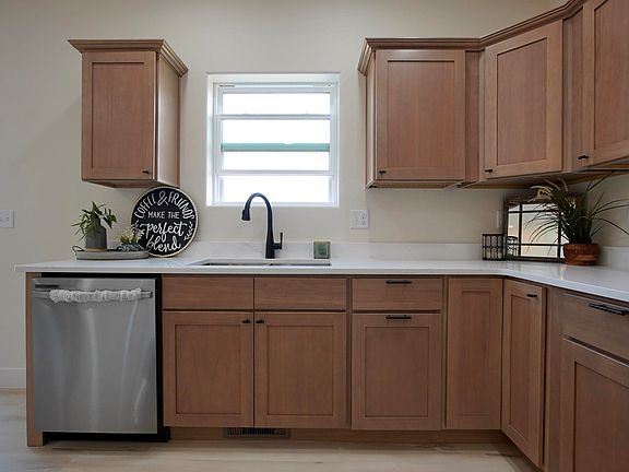 3rd image of 2431 Mercy Ln