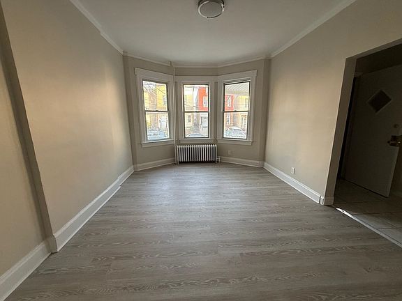 4th image of 221 Wilkinson Ave #1