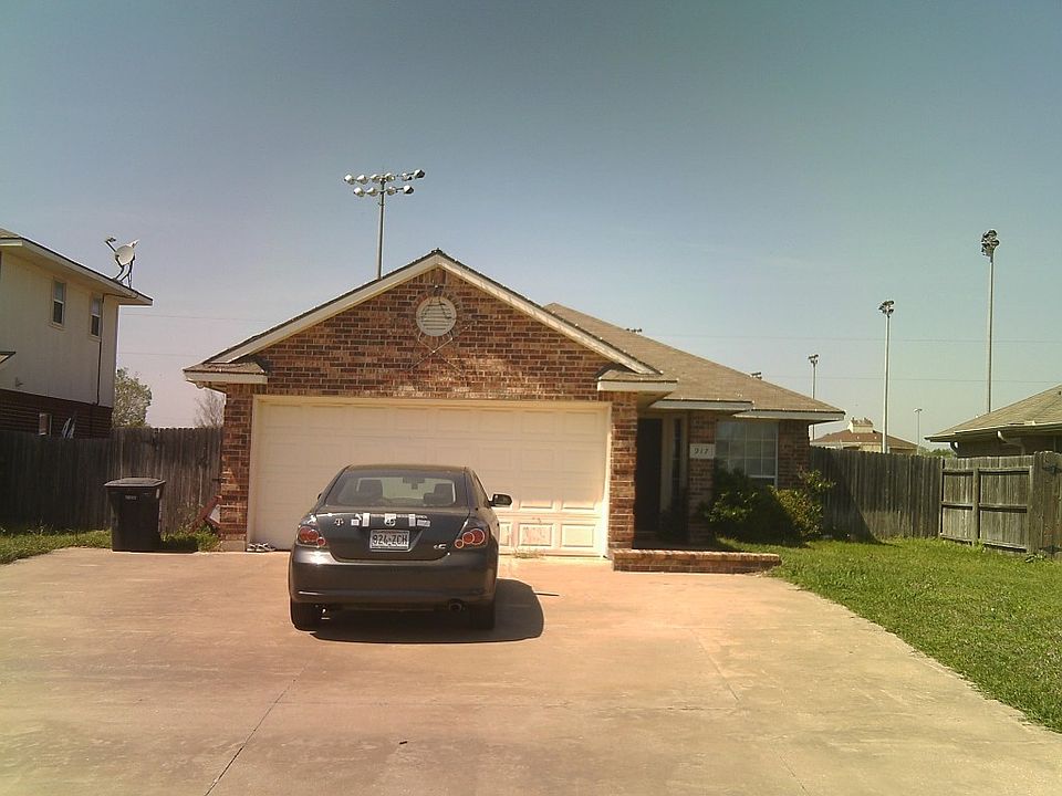 1st image of 917 Bougainvillea St