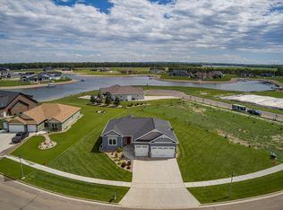 3816 Lakewood Dr SE, Mandan, ND 58554