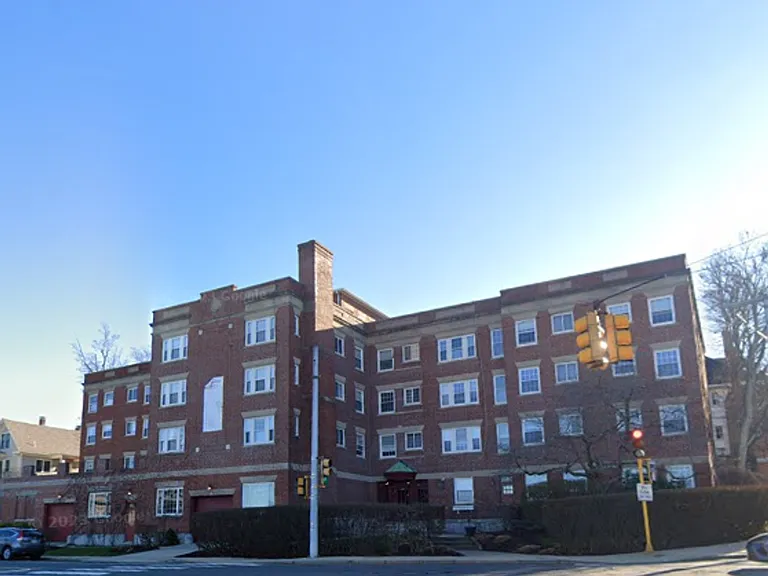 545 Belmont St #1 — Photo 6