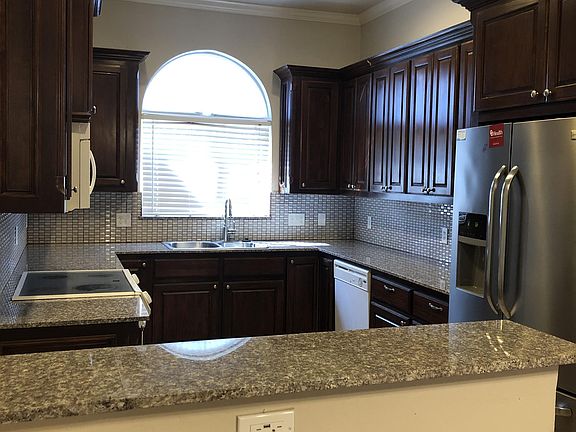 5th image of 716 Hedgewood Dr