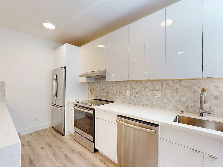 2835 Van Ness Ave #3 — Photo 3
