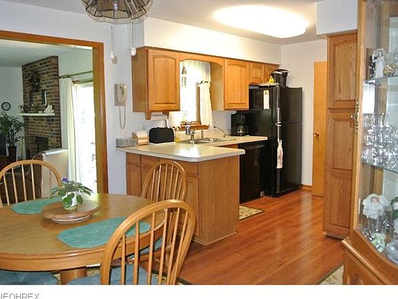 5th image of 1044 Plaza Dr