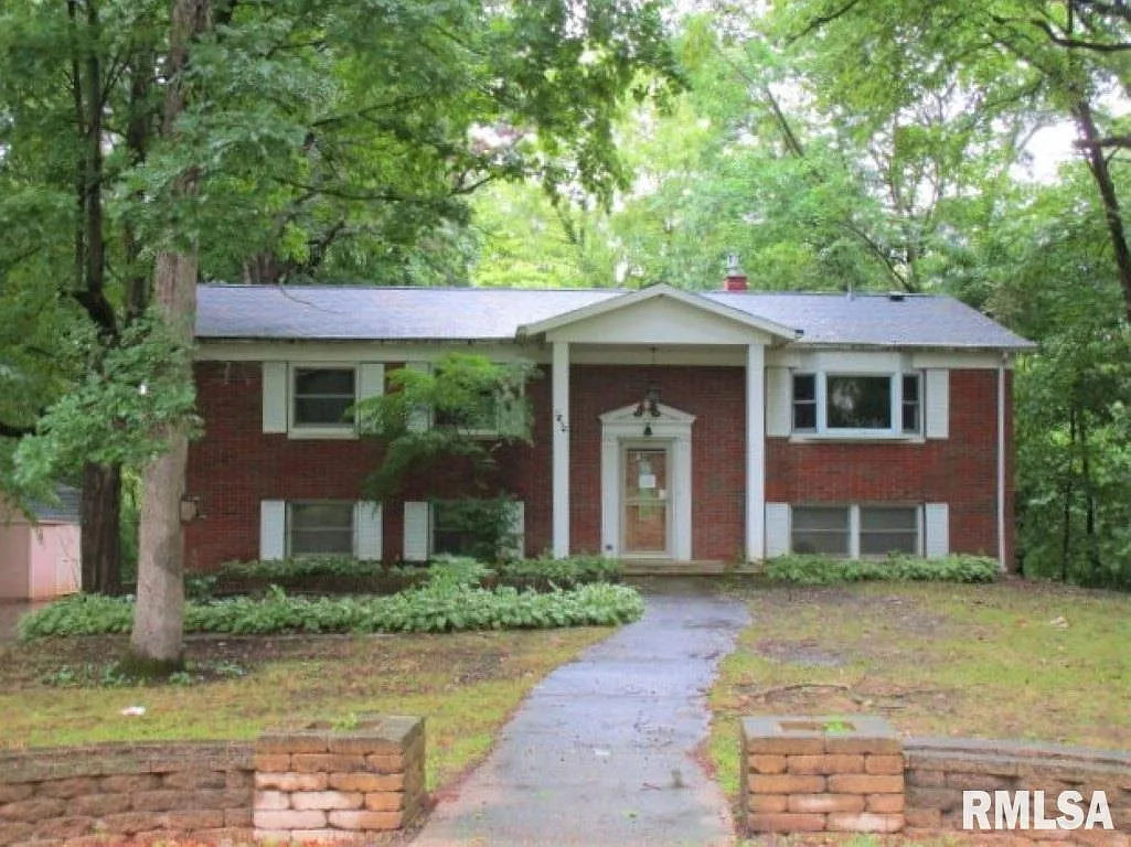 7695 White Oak Ln photo 1