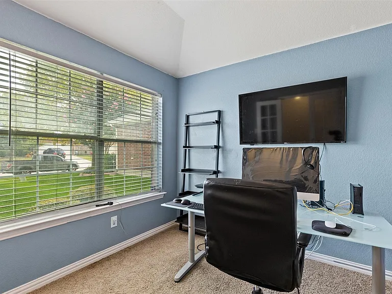325 Crosscreek Dr — Photo 10