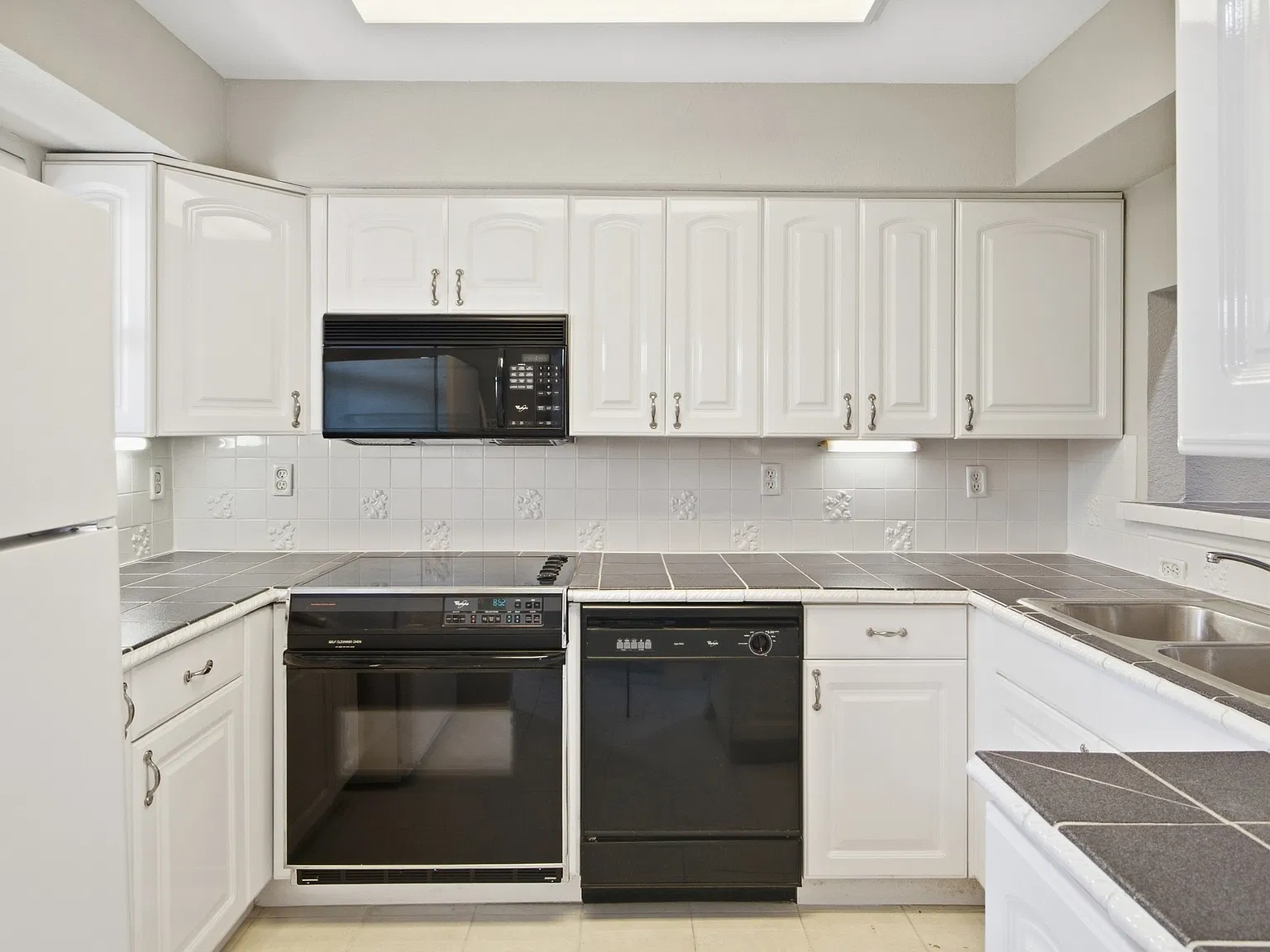2 bed, 952 sqft, $1,800 — Photo 3