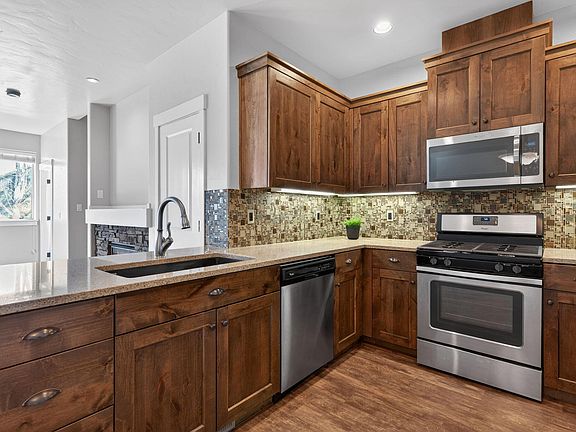 5th image of 3135 SW 28th St