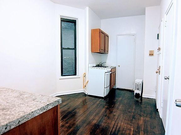 4th image of 324 E 74th St