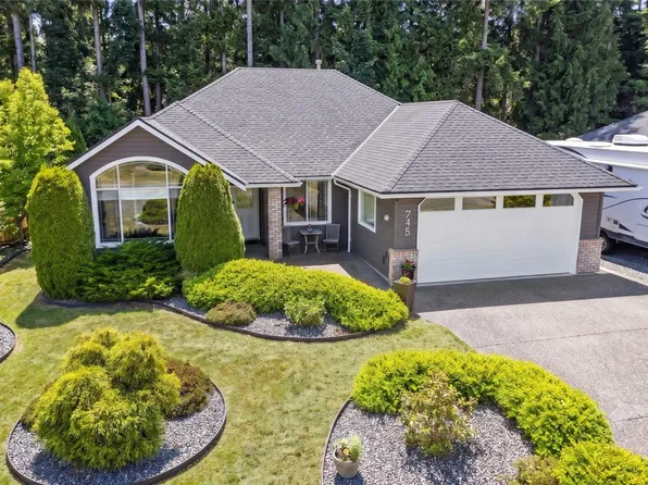 745 Redwood Dr, Qualicum Beach, BC V9K 2J2