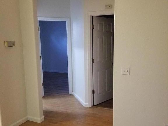 5th image of 330 Stonewood Dr