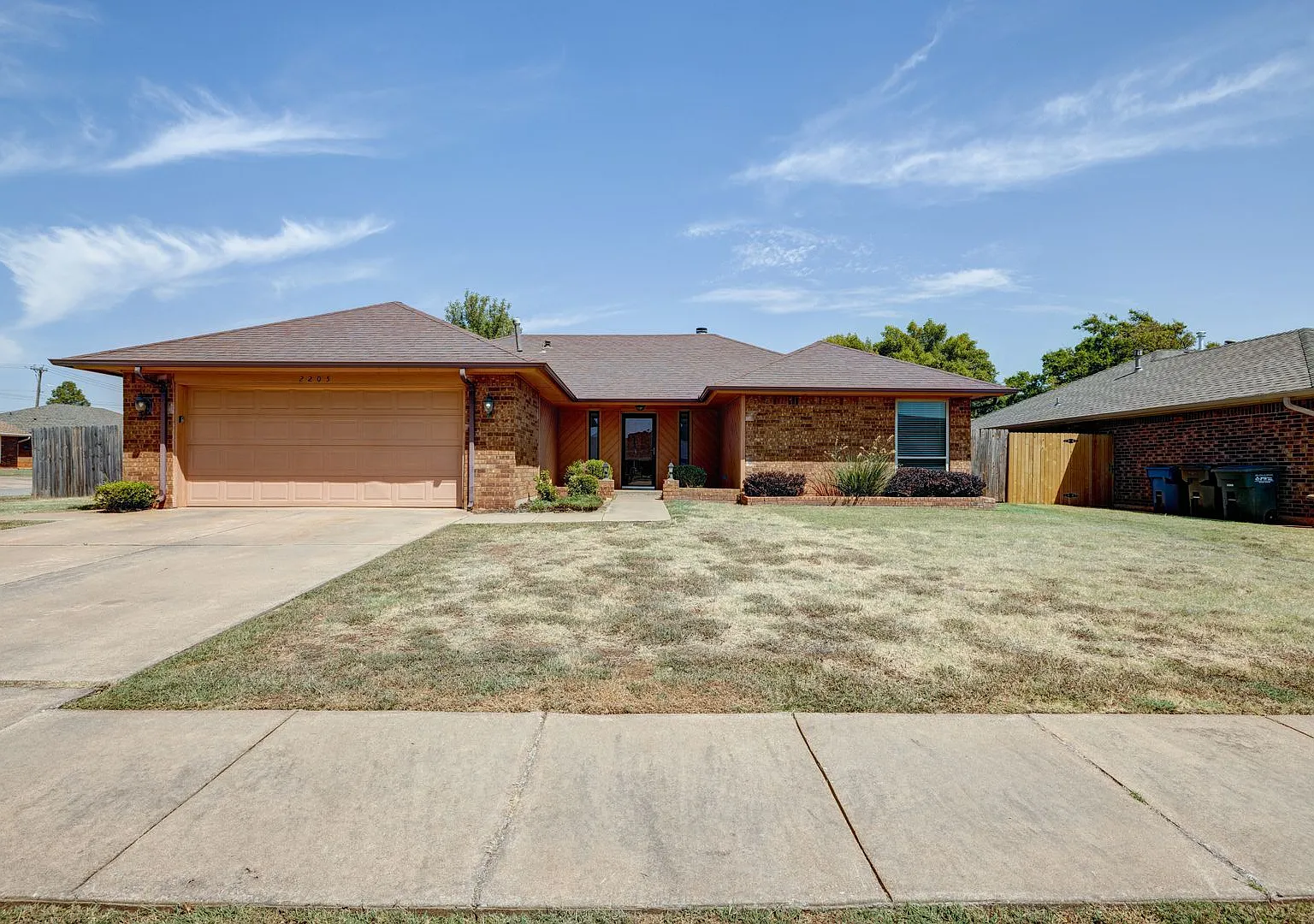 Large 3 Bed 2 Bath In Edmond Schools!! Move In Special — Photo 1