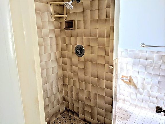 5th image of 1381 Sandalwood Dr