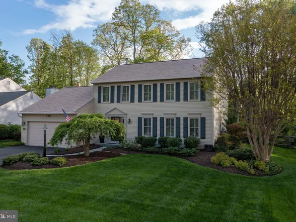 8528 Chase Glen Cir, Fairfax Station, VA 22039