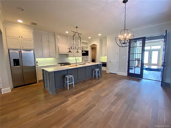 4th image of 212 Hollybrook Dr