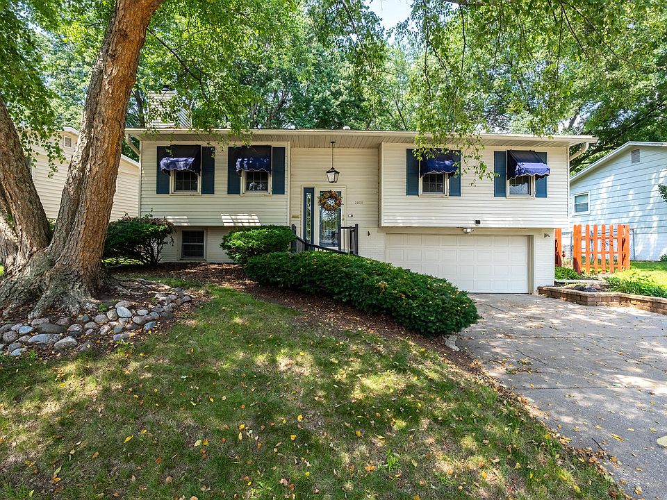1st image of 2928 Oxford Dr