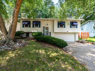 2928 Oxford Dr, Bettendorf, IA 52722