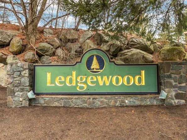 5 Ledgewood Way APT 15, Peabody, MA 01960