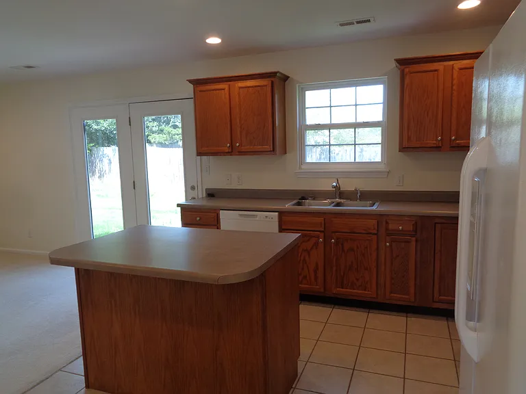 4008 Meadow View Dr — Photo 4