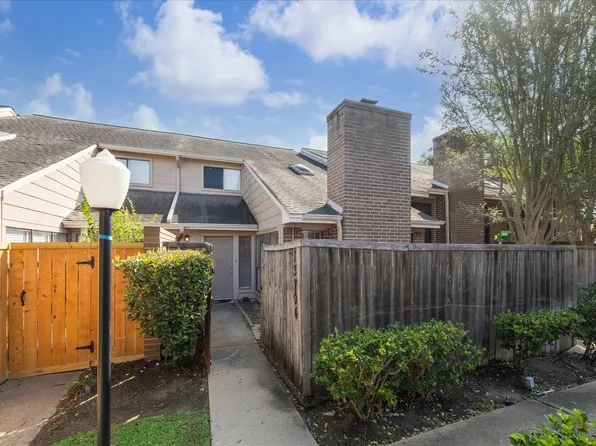 13794 Hollowgreen Dr #303, Houston, TX 77082